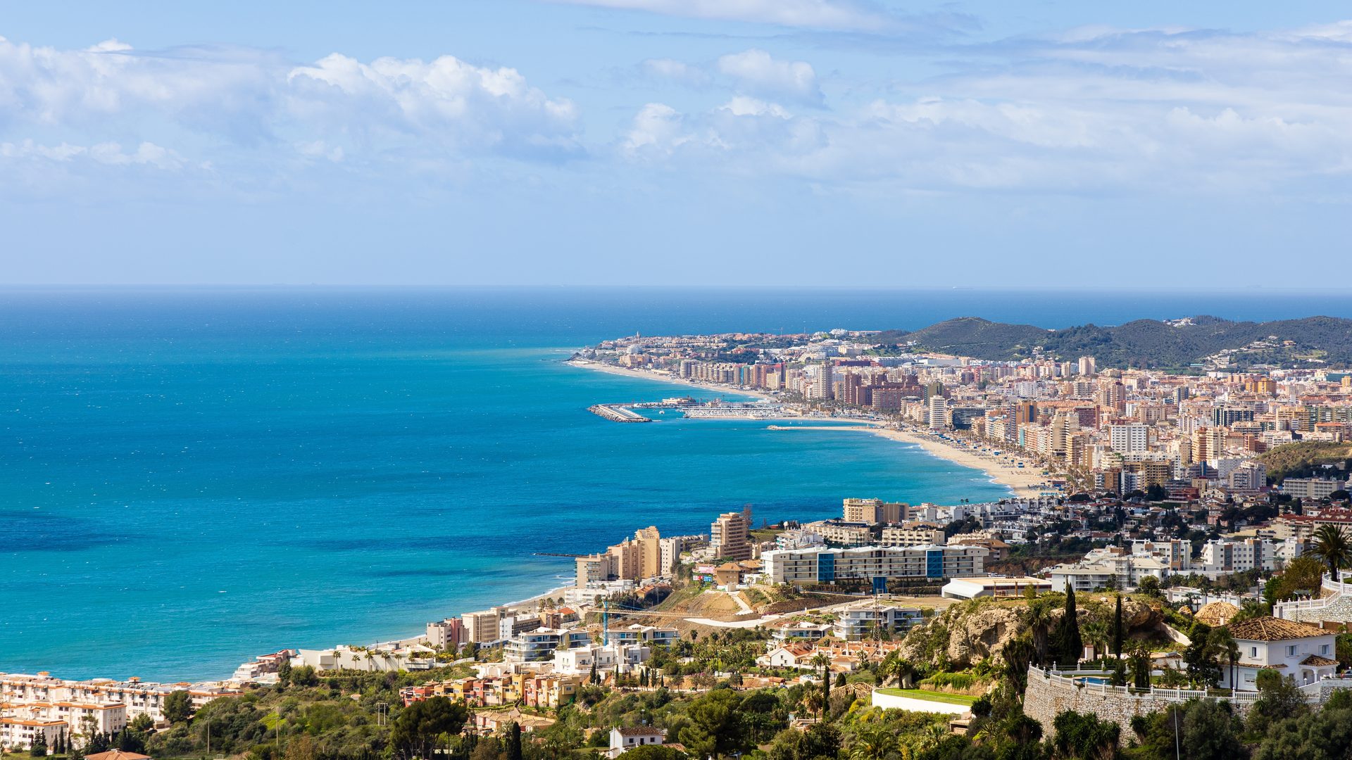 Oceanfront apartment with balcony, city and beach views, modern amenities.